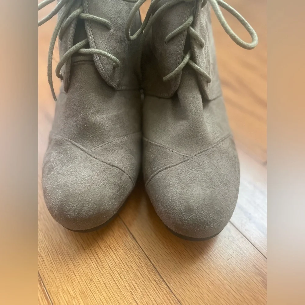 Unbranded lace up